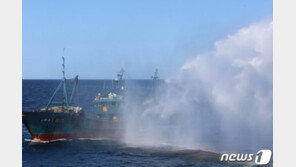 중국어선 하루 340척 규모 집단 침범…해경 강력 단속