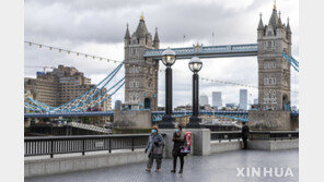 영국 정부고문 “이대로는 정상적 크리스마스 꿈깨라” 