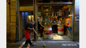 산체스 총리 “스페인 실제 코로나 감염자 300만명 이상” 