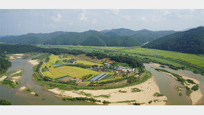 돌담길 따라 마을 한바퀴… 하늬바람도 쉬어가자고 하네