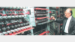 [책의 향기]인간의 ‘암호해독 본능’이 역사를 바꾸다