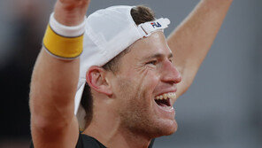 ‘작은 거인’ 슈와르츠만, ATP 투어 단식 4강 진출