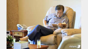 文대통령, 책 ‘옛그림으로 본 서울’ 추천…“모처럼 좋은 책 읽었다”