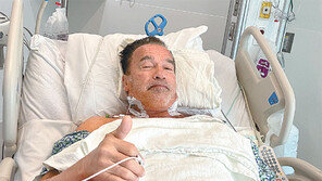 2년만에 또 심장수술 받은 터미네이터 ‘엄지 척’