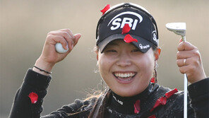 최경주 후배 이소미, 데뷔 첫승 ‘역전 미소’