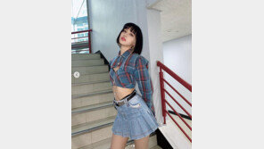 블랙핑크 리사, 돋보이는 탄탄 복근…‘러브식 걸스’ 막방 후 “고맙고 행복”