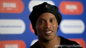 브라질 축구스타 호나우지뉴 코로나19 확진…무증상자 분류