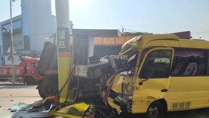 인천서 70대 운전 통학버스 주유소 돌진…2명 부상