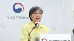 당국 “확진자 급증 국가 입국자 ‘미열’도 감시…37.5→37.3 강화”