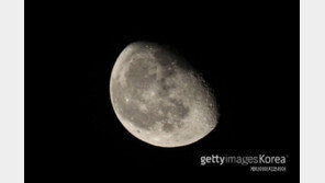 나사 “달에서 기지 운용할 충분한 물 발견”