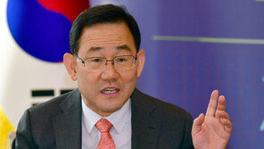 주호영 “공수처장 추천위원 맘에 안들어?…국민을 졸로 보나”