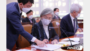 강경화 “미중 전략적 긴장 심화…한국 위치 확고히 수립해야”