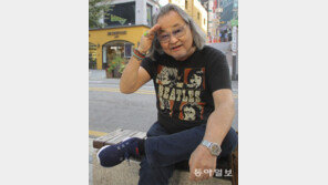 “마지막 앨범 녹음하러 돌아왔습니다, 피스! 러브!”