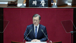 文대통령 “서해 국민 사망, 책임 다할 것…남북 대화 모색”