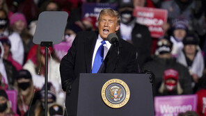 트럼프, 3개 주 돌며 강행군…“여론조사는 가짜”