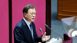 “코로나19 치료제·백신 끝까지 개발”…지원 약속한 文대통령