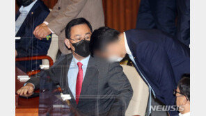 靑, 주호영 신체 수색 주장에 “홀로 늦게 도착…지침 따라 검색”