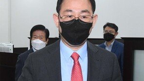 “전두환 때도 안 그랬다”…靑 경호처 주호영 몸수색에 野 반발