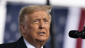 라스무센 “트럼프가 역전”…CNN “바이든 12%P 앞서” 여론조사 양극화