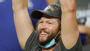 ‘지구 최강’이라 불린 커쇼, 마침내 한풀이 ‘화룡점정’