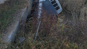 70대가 몰던 1톤 차량 수로에 빠져…운전자 사망