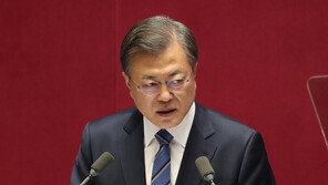 文대통령 시정 연설보다 몸수색 항의 장면 더 많이 시청