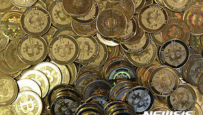 들썩이는 비트코인…“투기광풍 때와 달라”