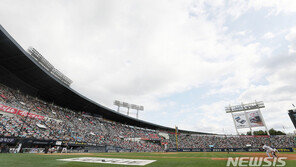 KBO “PS 관중 50%로 확대…확진자 나와도 경기 진행”