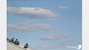 서울 양화대교 아치서 또 1인 고공농성…50대男 경찰 대치