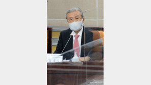 與 “서울·부산시장 보궐 후보 공천”…김종인 “약속 파기”