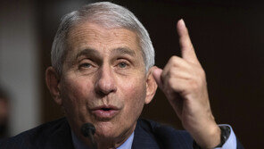 파우치 “美 코로나19, 잘못된 방향으로 가고 있다”