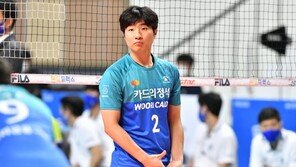 ‘세터 바꾼’ 우리카드, 삼성화재 꺾고 3연패 탈출