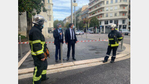 프랑스 니스에서 또 흉기 테러 발생…“3명 사망, 1명은 참수”