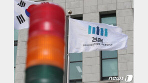 秋, 공개비판한 평검사 저격하자…검사들 “나도 커밍아웃” 반발 글 올려