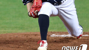 ‘느림의 미학’ 두산 유희관, 8년 연속 두 자릿수 승리 금자탑