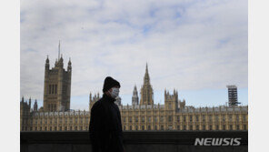 “영국서 실제론 하루 10만명 코로나19 감염 추정”