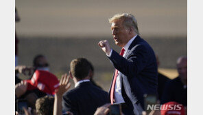 트럼프, 프랑스 위로 트윗…“급진 이슬람 테러, 즉시 멈춰야”