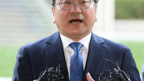 강기정 “검사들 ‘커밍아웃’ 유행인가…자성의 커밍아웃 기다려”