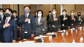 “공수처장 국민추천을” “규정 없다” 신경전