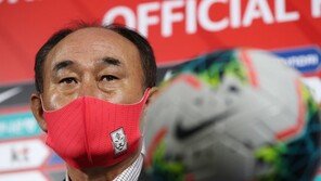 김학범 “소속팀 경기 못 뛰는 이승우·백승호, 마지막 기회일 것”