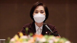 유은혜 “수능 난이도 조정하면 혼란 커…장하성 봐주기 아니야”