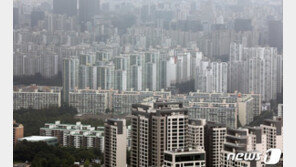 “내년 전셋값 5% 더 오르고, 집값 0.5% 떨어진다”