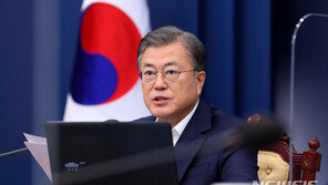 文대통령 “방역에 이어 경제서도 모범국가 만들어내겠다”