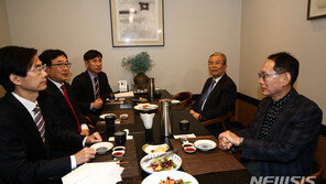 김종인, 부산 중진 의원 오찬…“경험 많은 사람 후보로 나오길”