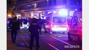 오스트리아 총리, 빈 총격에 “흉측한 테러 공격” 규탄