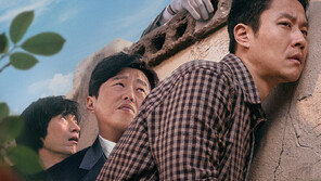 ‘성추행 무혐의’ 오달수, 2년 만에 공식 석상…‘이웃사촌’