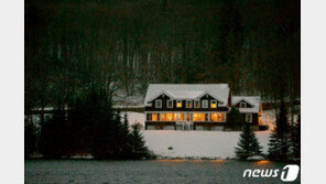 트럼프vs바이든, 美대선 첫 투표·개표지서 각각 승리