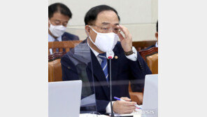 민주당도 홍남기 재신임 “경제수장으로서 흔들림 없길”
