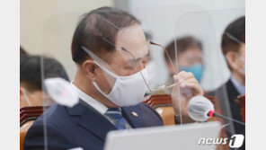 ‘돌발 사퇴’ 홍남기 “마지막까지 최선…책임있는 행동은 아냐”
