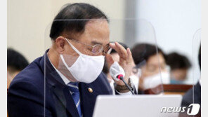 靑도 ‘대주주 10억’ 돌아섰나…홍남기 “혼자 할 수 있는 게 없어”